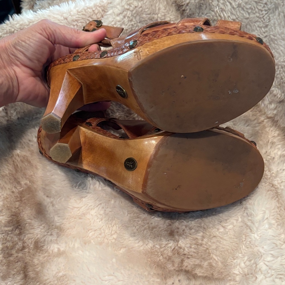FRYE Caramel studded slingback Leather Heels - Picture 6 of 14